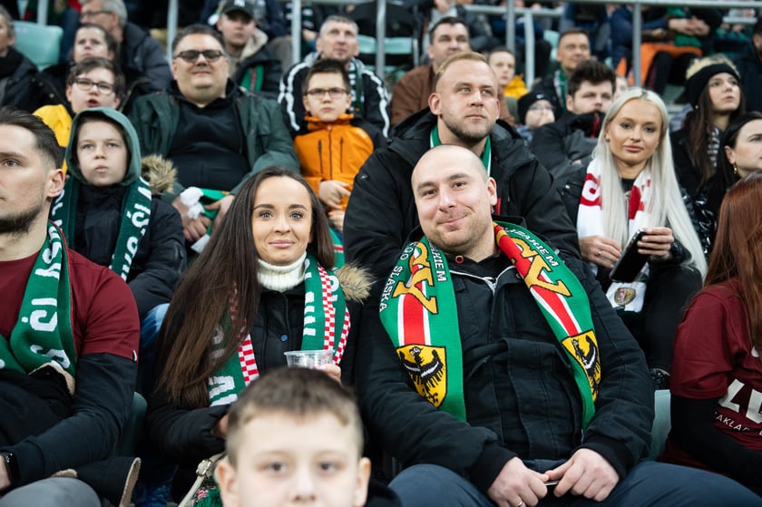 Kibice na meczu Śląska z Widzewem (2 marca 2024) na Tarczyński Arenie